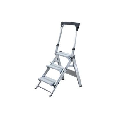 folding steps with retaining bracket